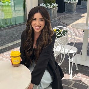 Meet your Posher, Lowren